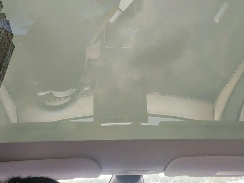 Tesla Model Y — миниатюра 19