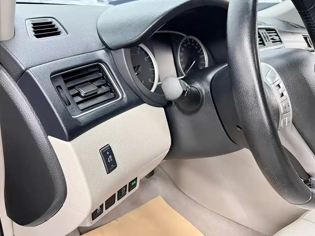 Nissan Tiida — миниатюра 10