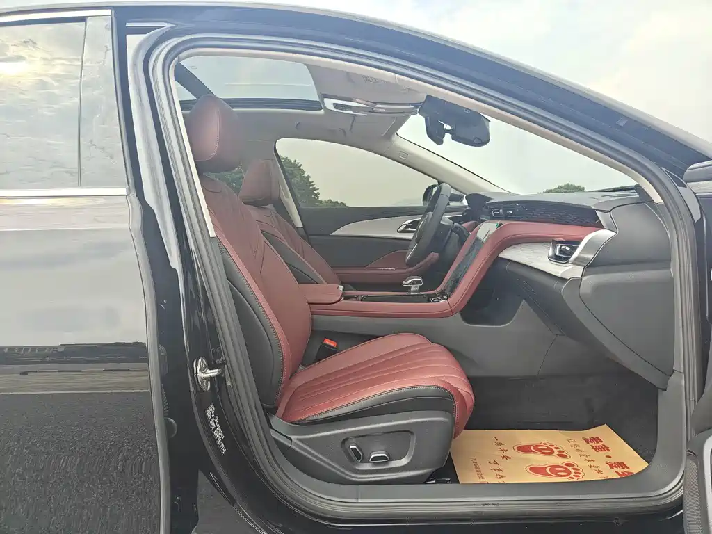 Hongqi Hongqi H5 — миниатюра 6
