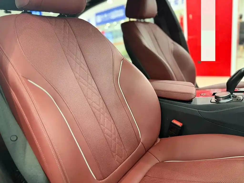 BMW 5 Series New Energy — миниатюра 10