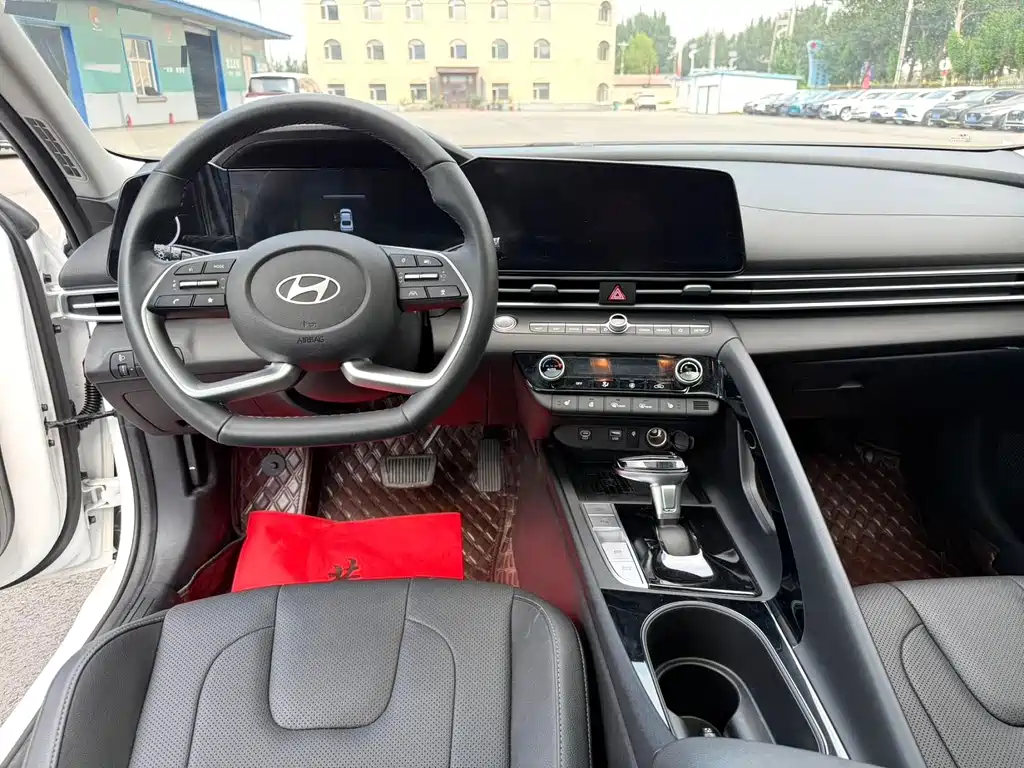 Hyundai Elantra — миниатюра 4