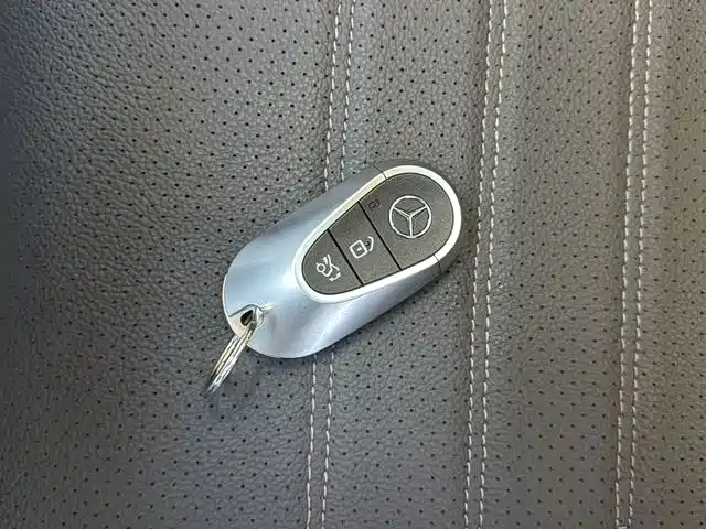 Mercedes-Benz C-Class — миниатюра 12