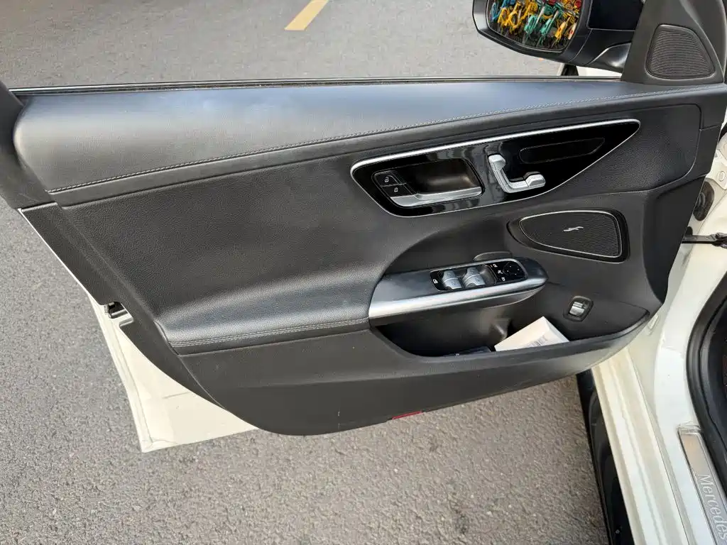 Mercedes-Benz C-Class — миниатюра 6