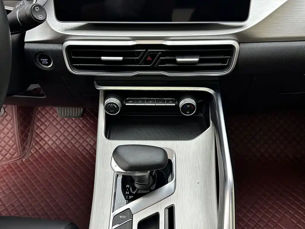 Geely Binyue — миниатюра 15