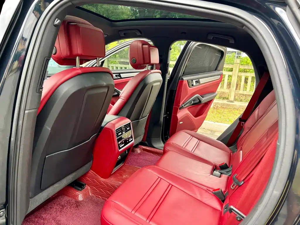 Porsche Cayenne — миниатюра 8