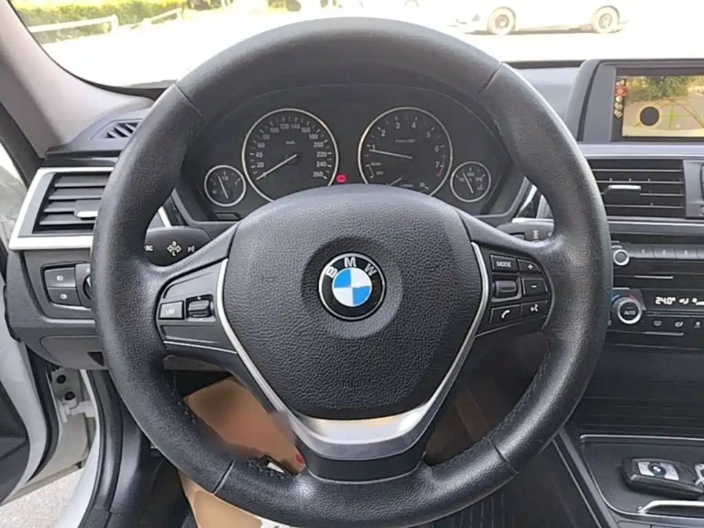 BMW 3 Series — миниатюра 11