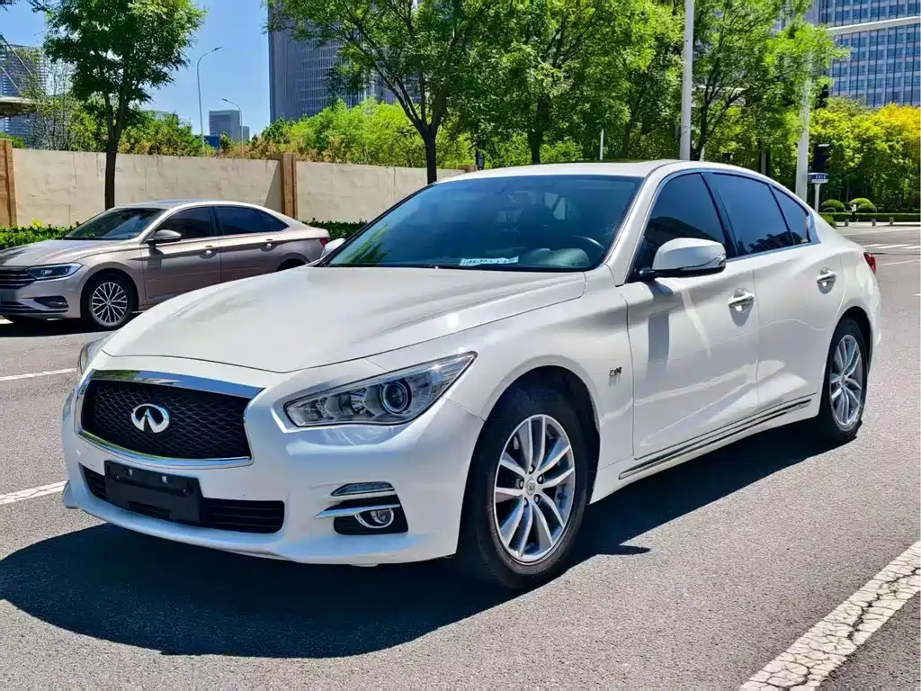 Infiniti Q50L