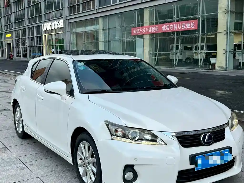 Lexus CT — миниатюра 3