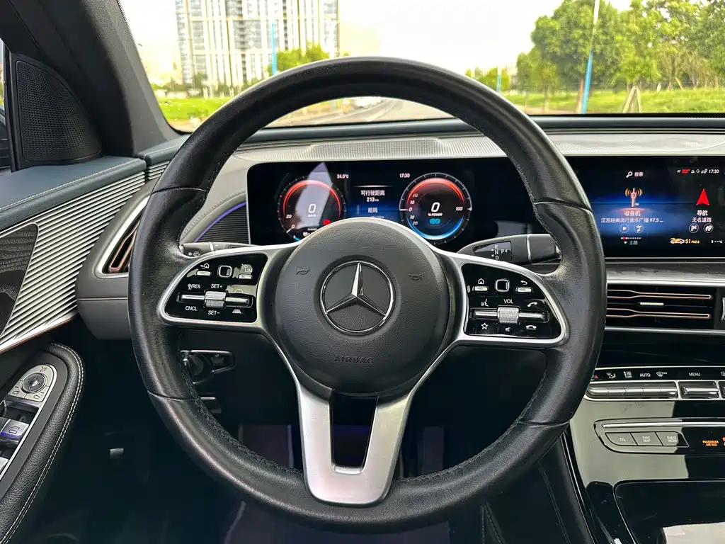 Mercedes-Benz EQC — миниатюра 17