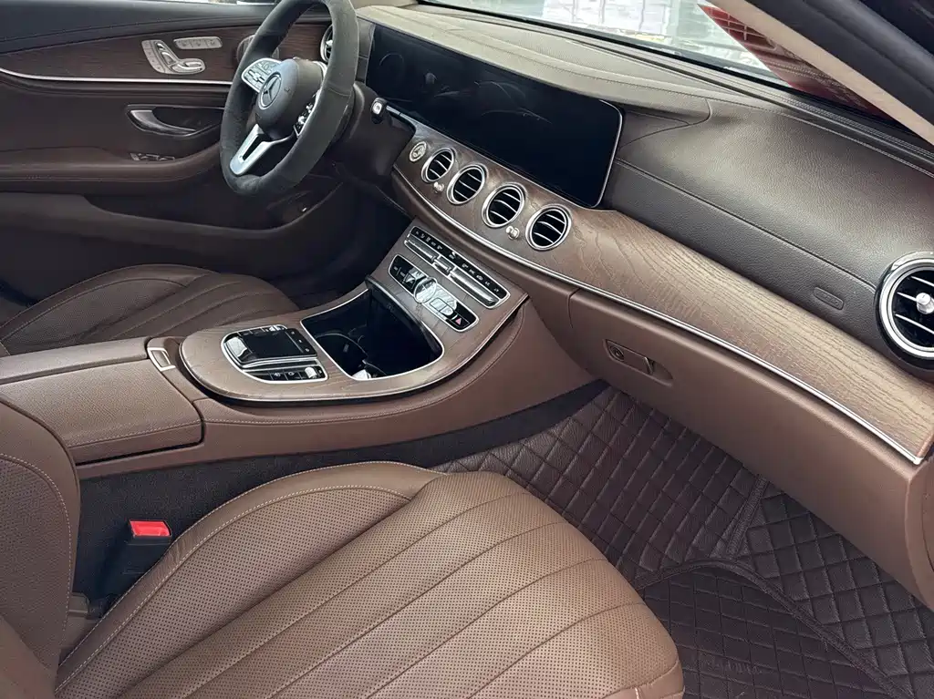Mercedes-Benz E-Class — миниатюра 9