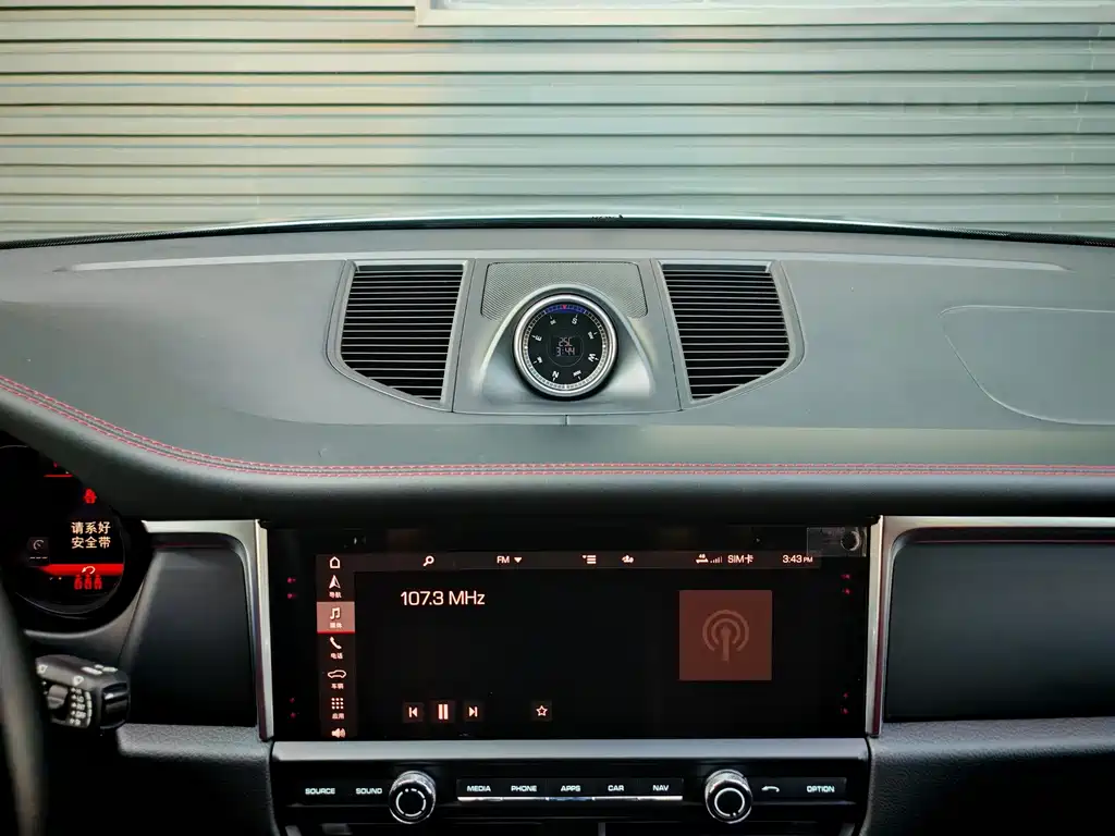 Porsche Macan — миниатюра 10