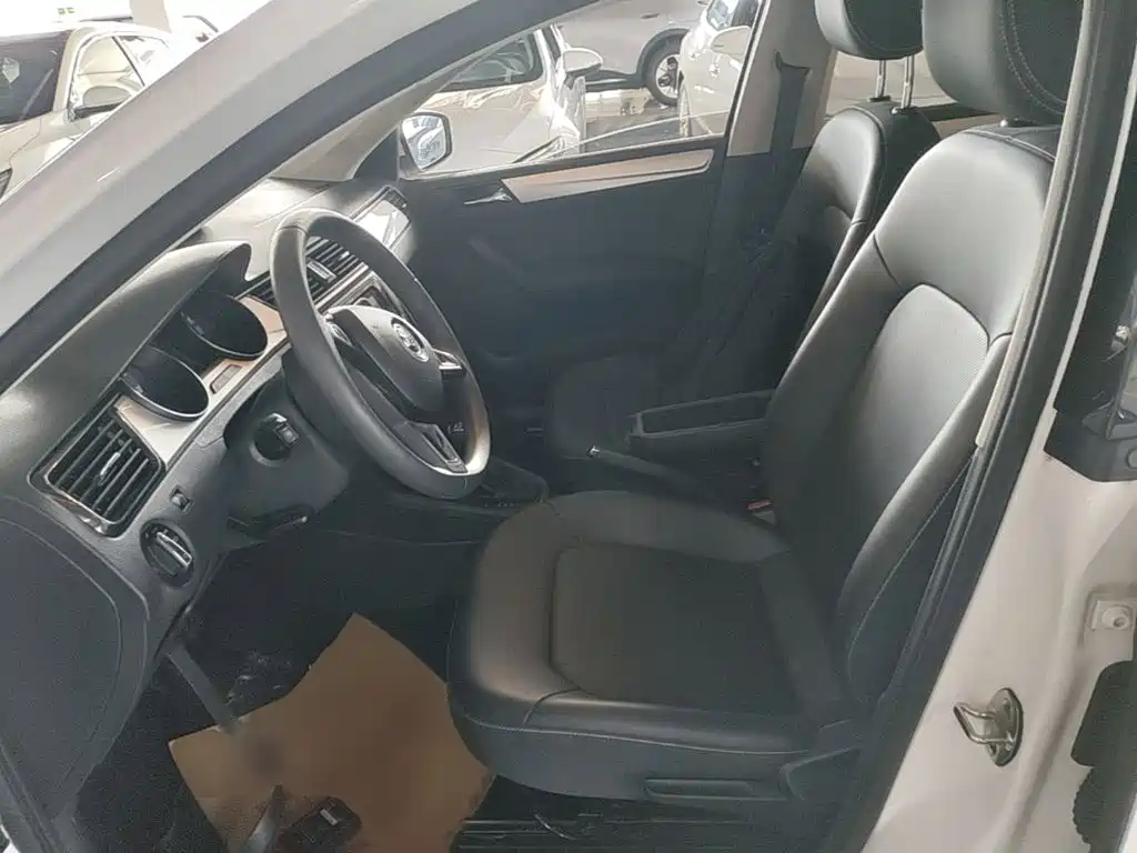 Skoda Rapid — миниатюра 15