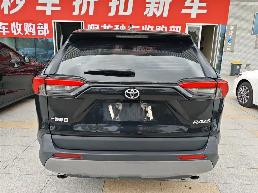 Toyota RAV4 — миниатюра 6