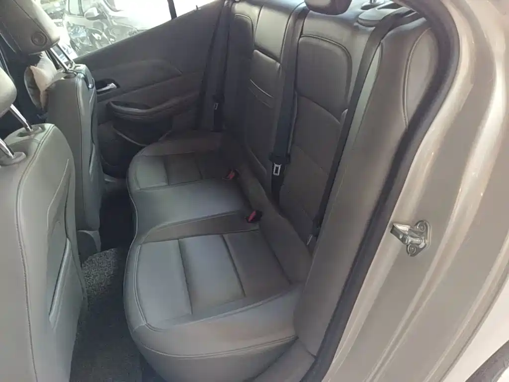 Chevrolet Malibu — миниатюра 17