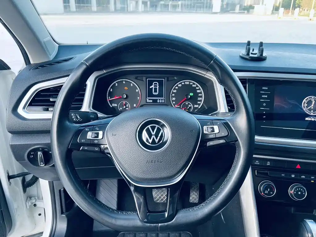 Volkswagen T-Roc — миниатюра 7