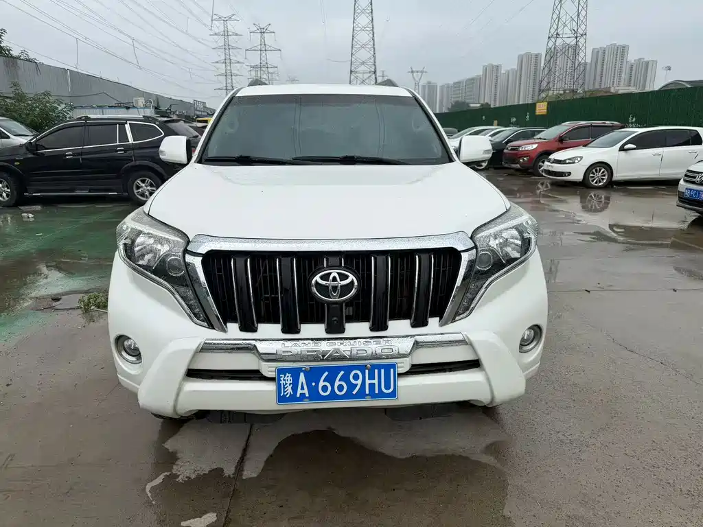 Toyota Land Cruiser Prado 2010 2.7L AT Standard