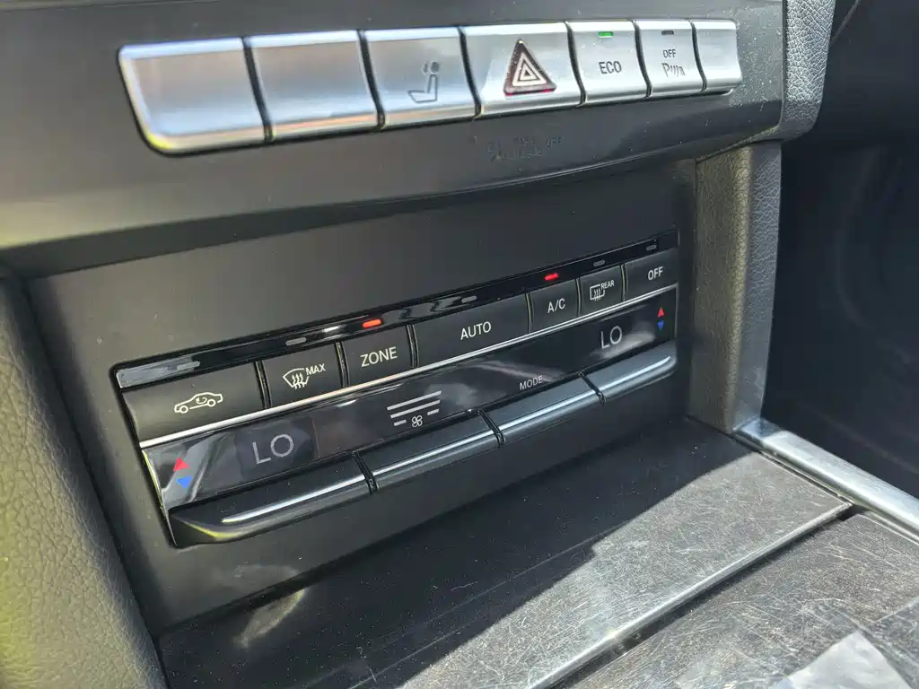 Mercedes-Benz E-Class — миниатюра 11