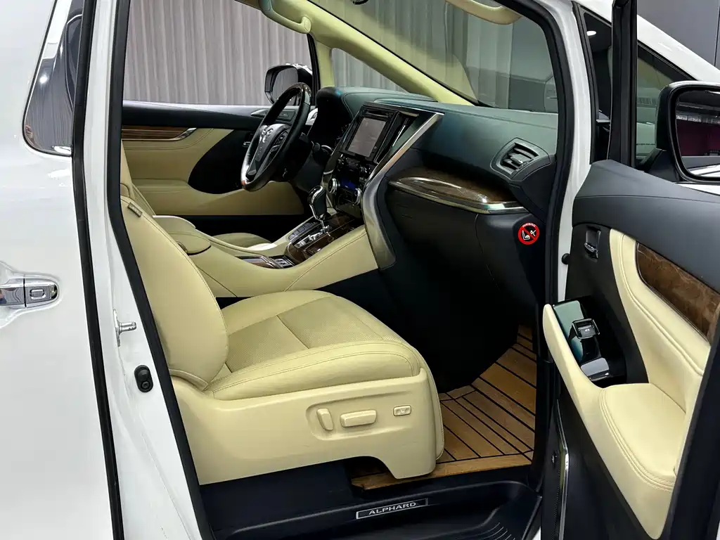 Toyota Alphard — миниатюра 38