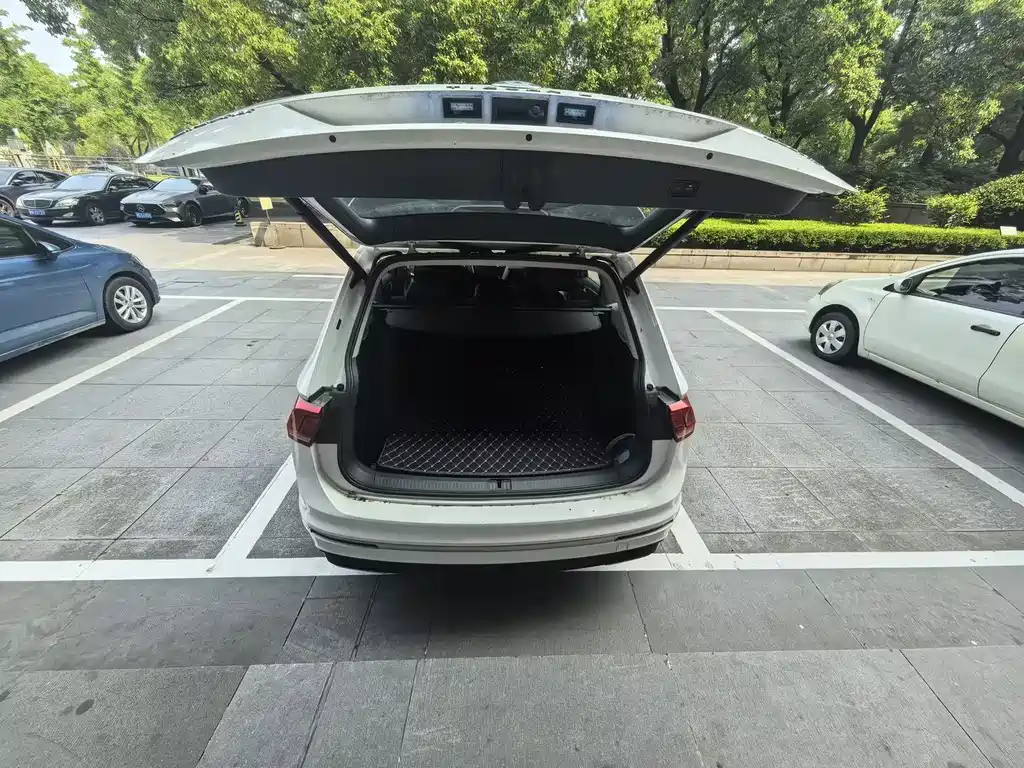 Volkswagen Tiguan L L 2020 330TSI AT R-Line Flagship VI
