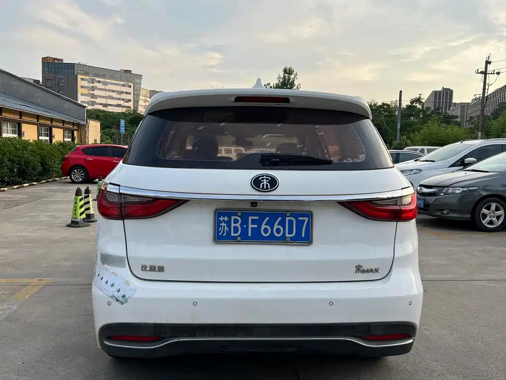 BYD MAX — миниатюра 12