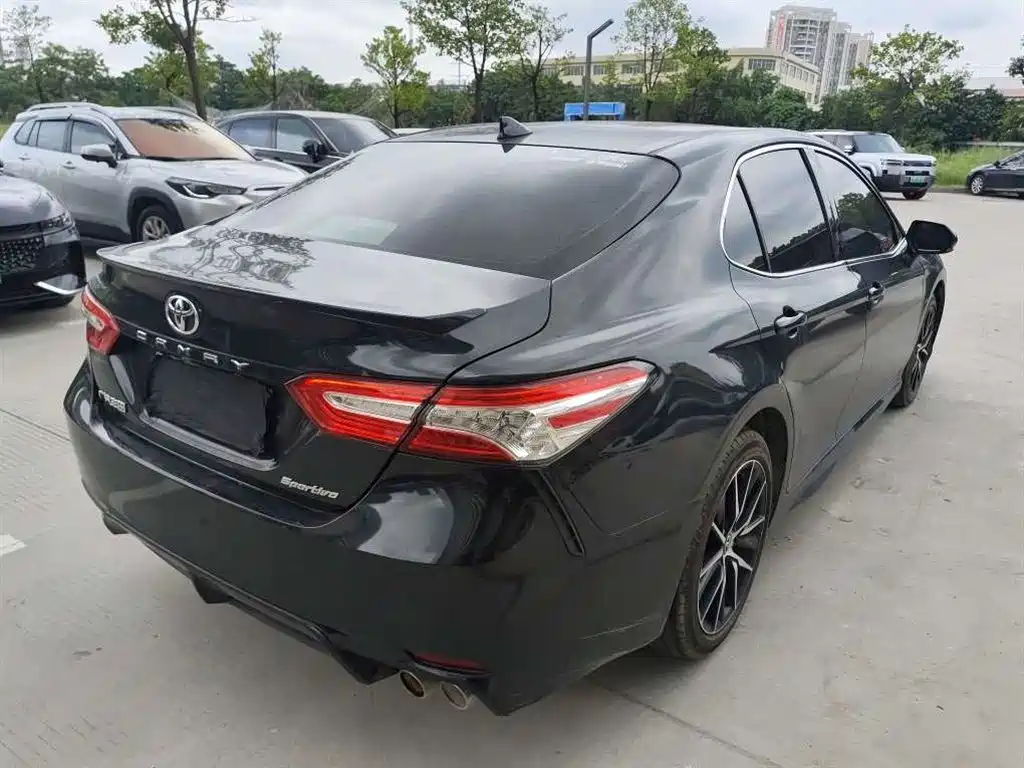Toyota Camry — миниатюра 9