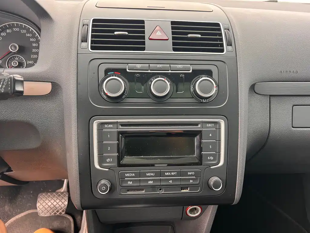 Volkswagen Touran — миниатюра 11