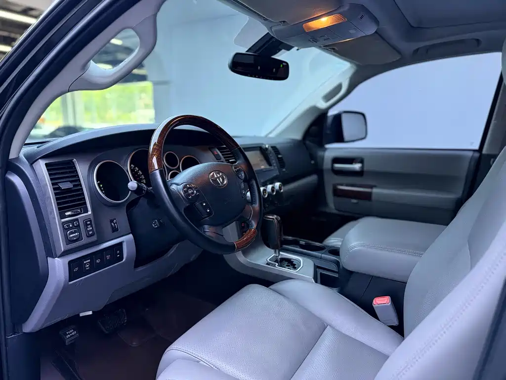 Toyota Sequoia 2010 5.7 Platinum