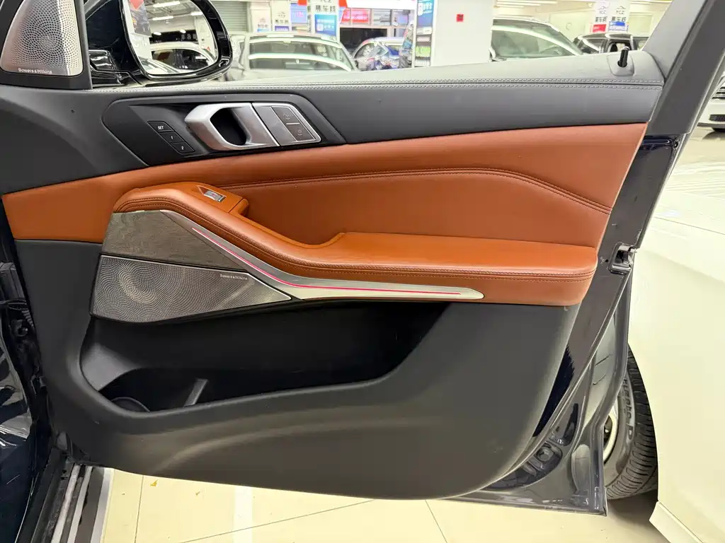 BMW X7 — миниатюра 17