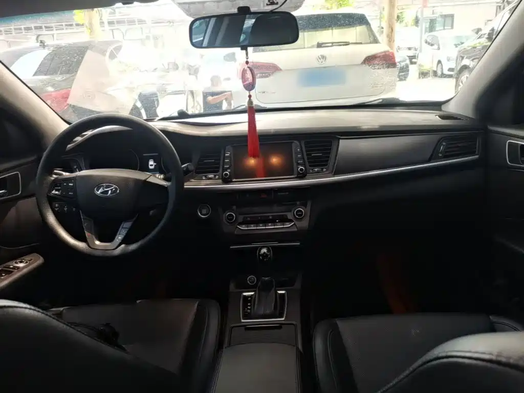 Hyundai Mistra 2017 1.8L AT GLS V