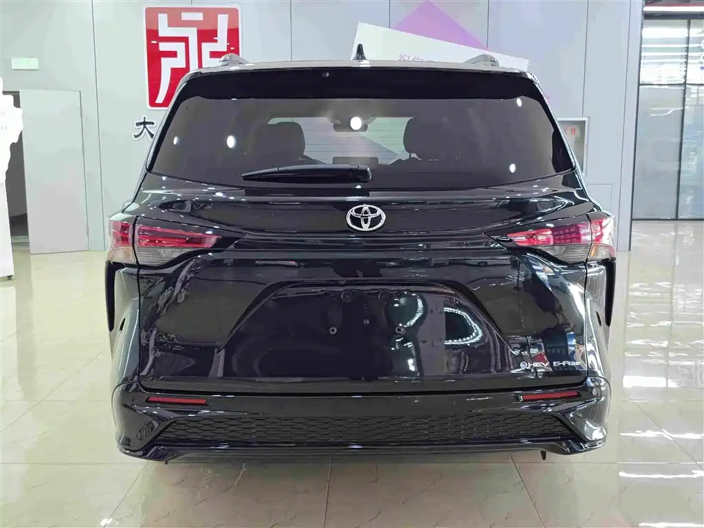 Toyota Granvia — миниатюра 5