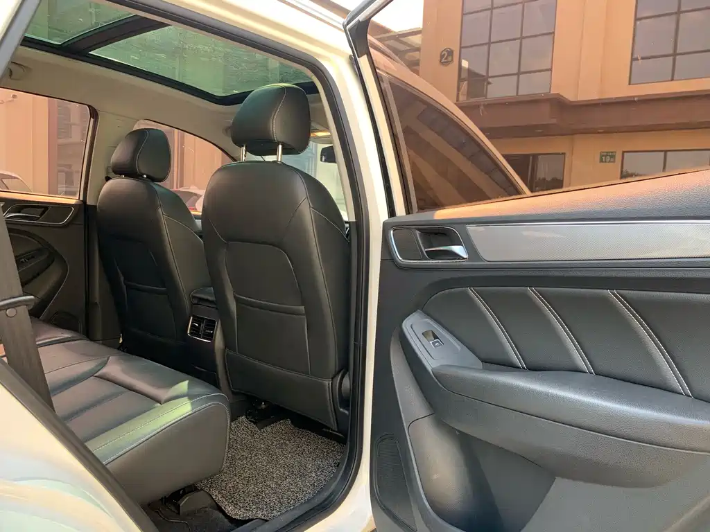 Roewe RX5 — миниатюра 10