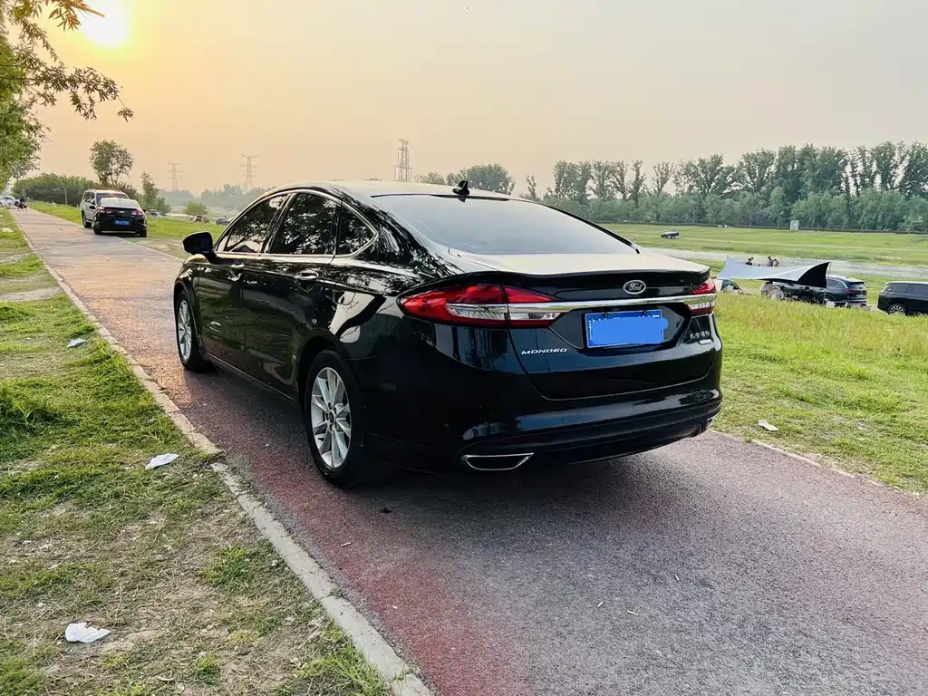 Ford Mondeo — миниатюра 8