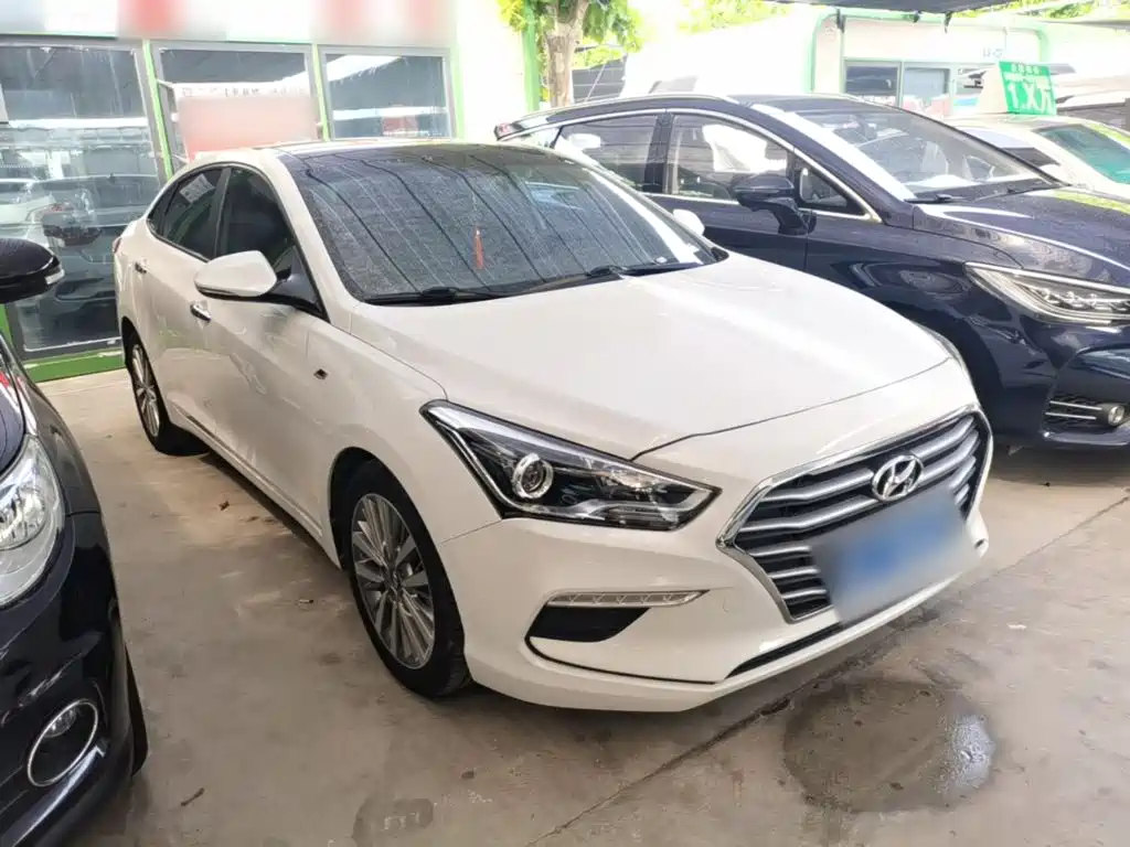 Hyundai Mistra 2017 1.8L AT GLS V