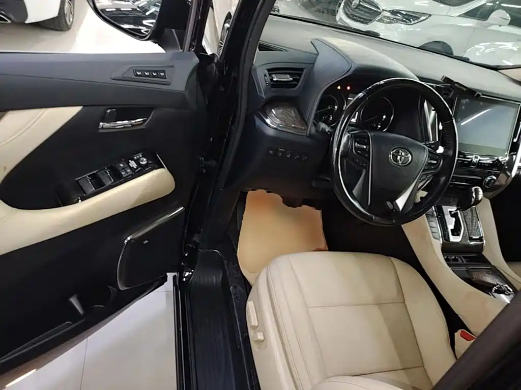 Toyota Vellfire — миниатюра 16