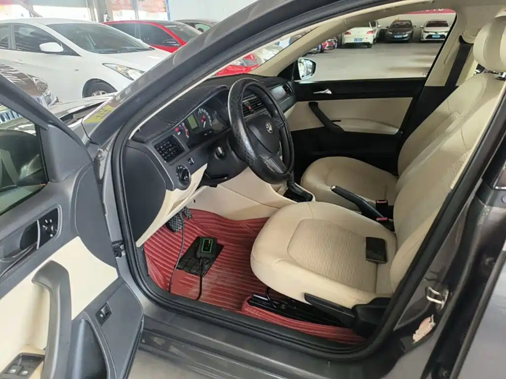 Skoda Rapid — миниатюра 16
