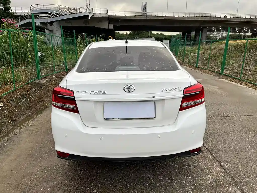 Toyota Yaris L — миниатюра 4
