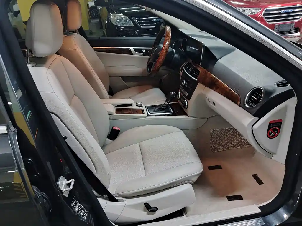 Mercedes-Benz C-Class — миниатюра 9