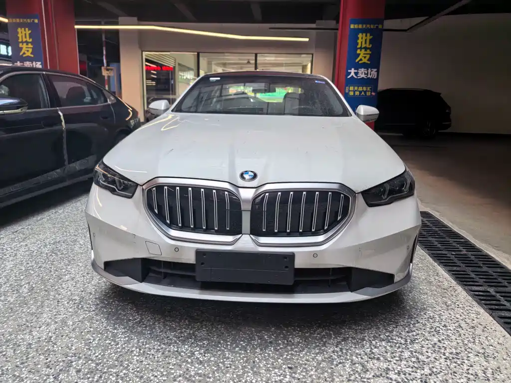 BMW 5 Series — миниатюра 3