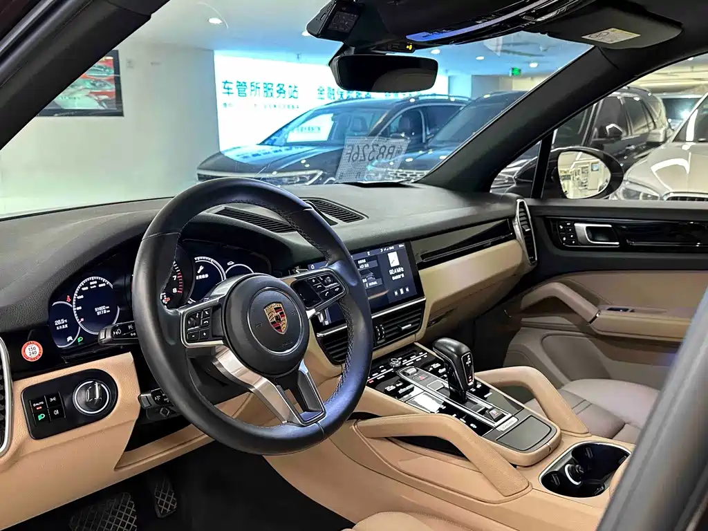 Porsche Cayenne — миниатюра 10