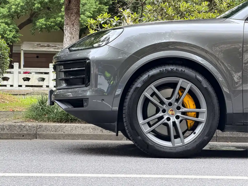 Porsche Cayenne — миниатюра 26