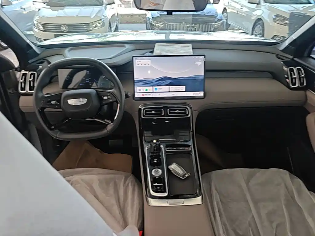 Geely Boyue L L 2025 1.5TD DCT