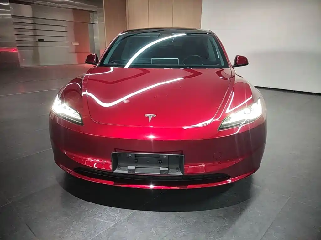 Tesla Model 3 — миниатюра 3