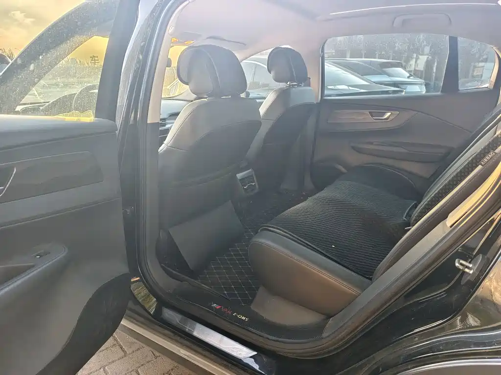 Hongqi Hongqi E-QM5 — миниатюра 4