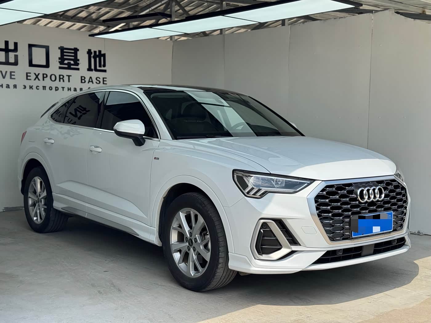 Audi Q3 Sportback 1.4 л 2022 г. Белый, пробег 33000 км