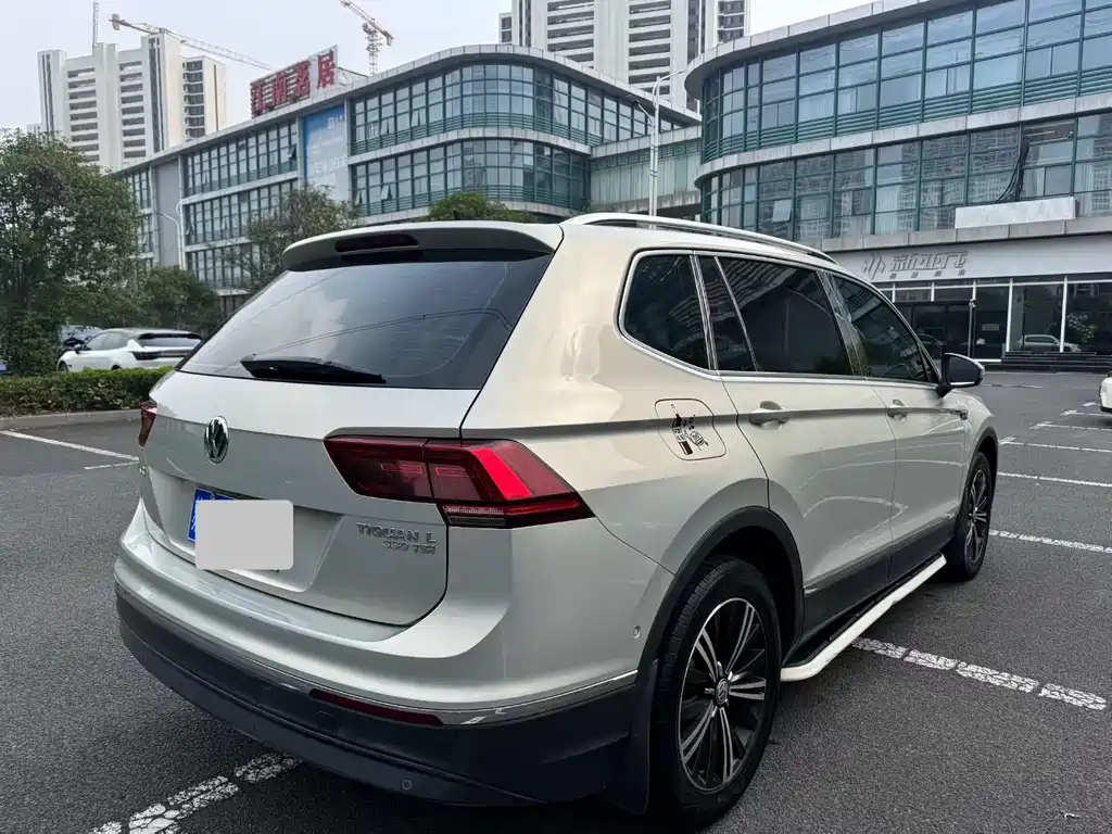 Volkswagen Tiguan L L 2017 330TSI AT Flagship