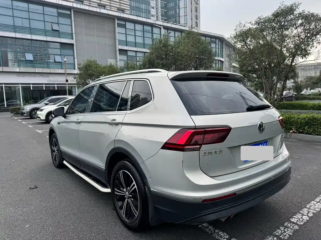 Volkswagen Tiguan L L 2017 330TSI AT Flagship