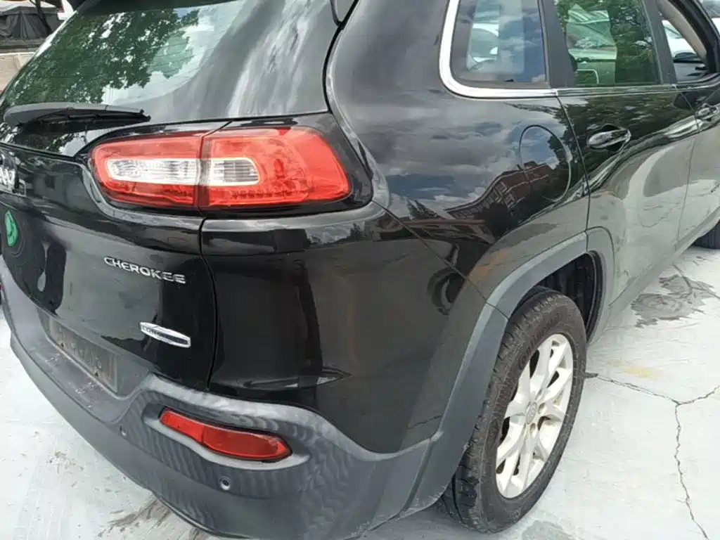 Jeep Cherokee — миниатюра 8
