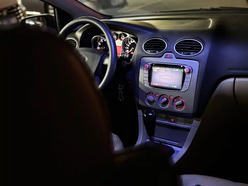 Ford Focus 2013 1.8L AT