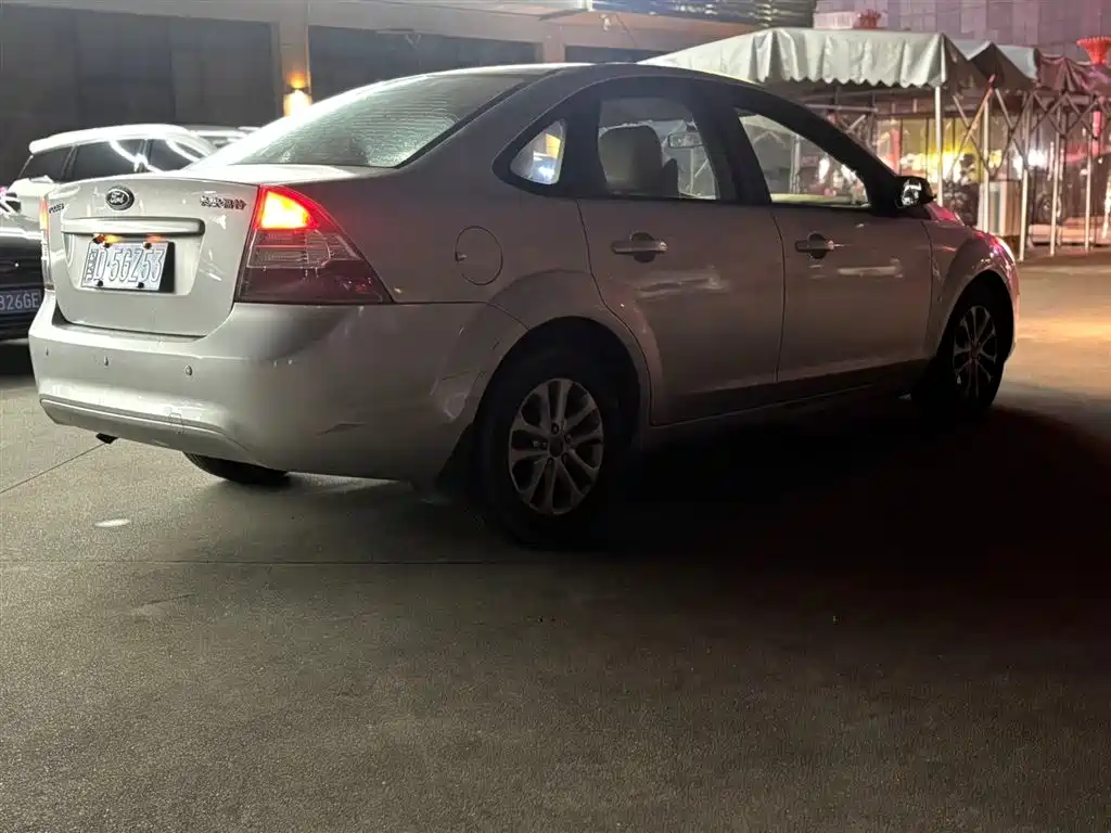 Ford Focus 2013 1.8L AT