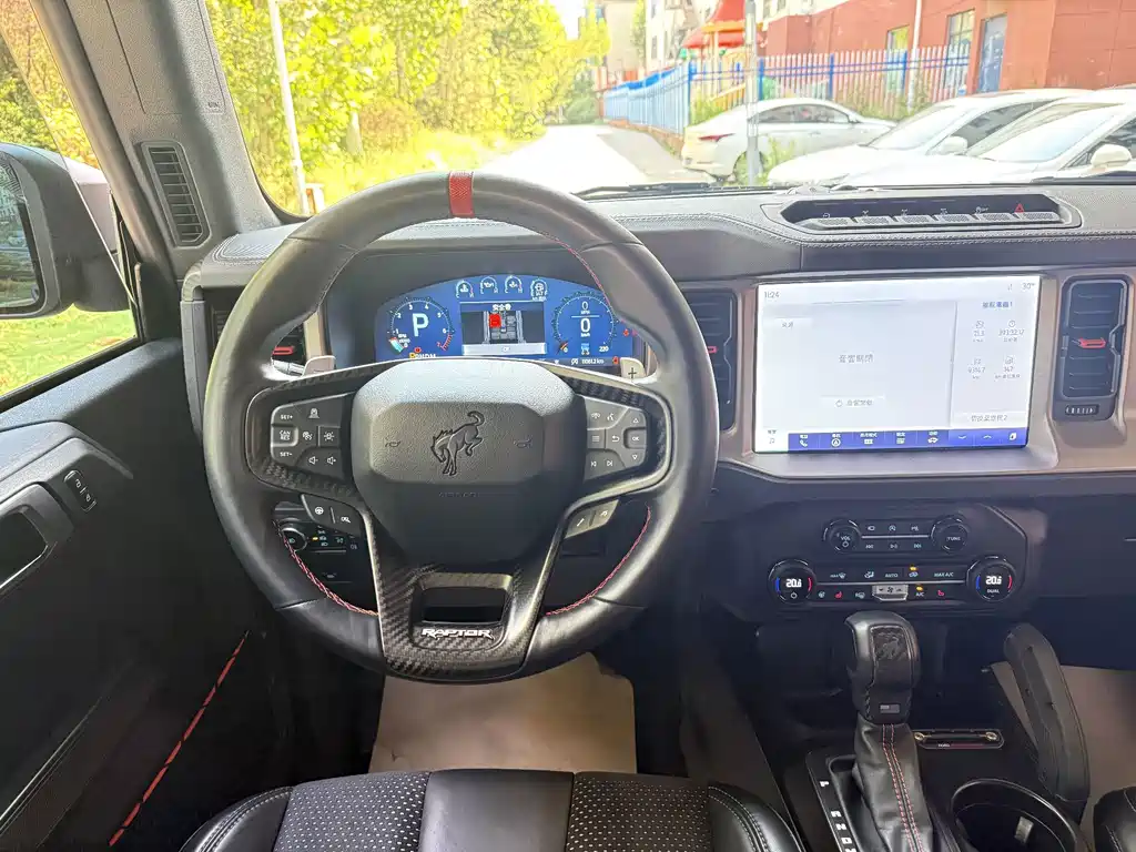 Ford Bronco (Import) — миниатюра 15